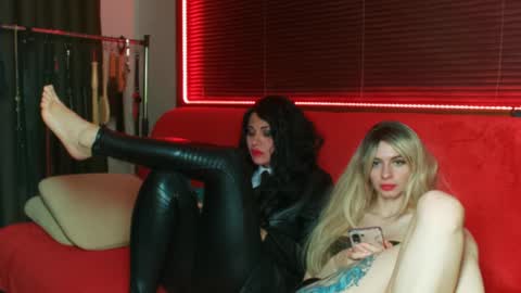 Eve blonde  Lilith brunette online show from December 1, 2024, 10:53 pm