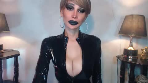 Snapshot of sexylusty2258 chatting on April 29, 2026, 2:48 am Queen Sofia online show from April 29, 2026, 2:48 am