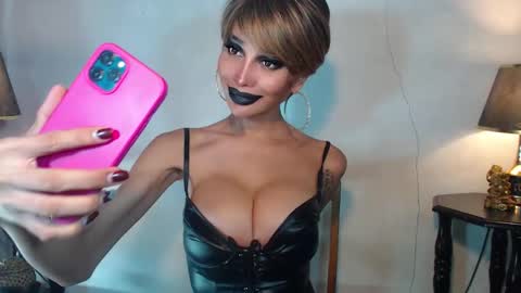 Snapshot of sexylusty2258 chatting on May 1, 2026, 3:11 am Queen Sofia online show from May 1, 2026, 3:11 am