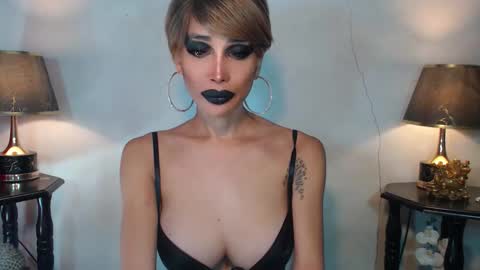 Snapshot of sexylusty2258 chatting on May 11, 2026, 1:55 am Queen Sofia online show from May 11, 2026, 1:55 am