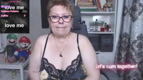 Snapshot of sexylynette4u chatting on October 27, 2025, 10:41 am sexylynette4u online show from October 27, 2025, 10:41 am