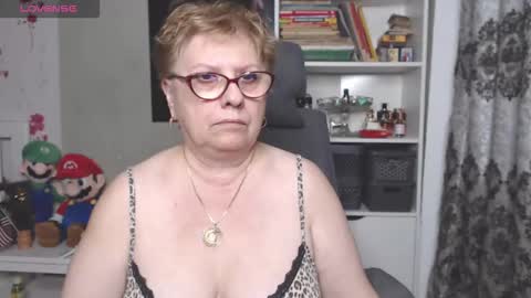 sexylynette4u online show from November 27, 2025, 10:17 am