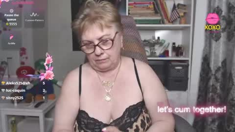 Snapshot of sexylynette4u chatting on June 3, 2026, 2:33 pm sexylynette4u online show from June 3, 2026, 2:33 pm