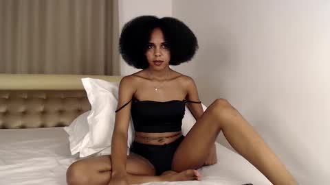 Snapshot of sexymia06 chatting on December 14, 2024, 9:45 pm Melina online show from December 14, 2024, 9:45 pm