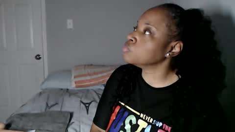 Snapshot of sexymona1218 chatting on October 27, 2025, 8:29 am SexyMona online show from October 27, 2025, 8:29 am