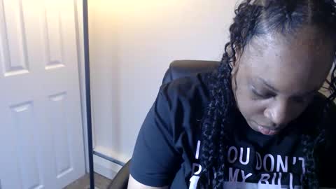 SexyMona online show from May 4, 2026, 7:37 am