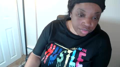 SexyMona online show from May 14, 2026, 8:32 am