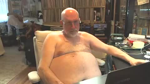 Grizz Lee Bear online show from June 25, 2026, 12:09 pm