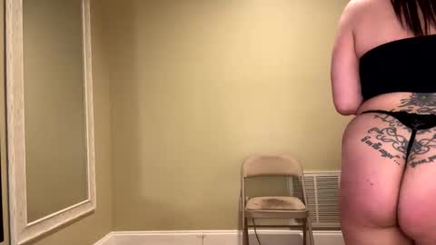 Sexypiglet2728 online show from May 28, 2026, 2:53 am