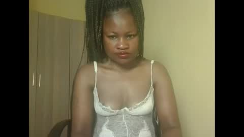 queenivy online show from September 16, 2025, 3:35 pm