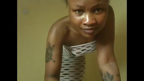 queenivy online show from October 28, 2025, 1:14 pm