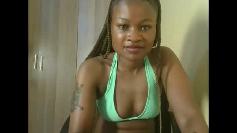 queenivy online show from November 26, 2025, 6:31 pm