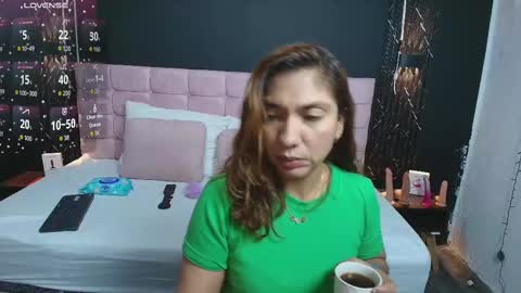 Snapshot of sexyrachel_ chatting on September 21, 2025, 12:18 pm R A C H E L online show from September 21, 2025, 12:18 pm