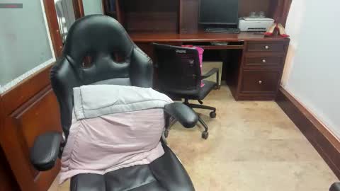 Snapshot of sexyrachel_ chatting on October 29, 2025, 12:40 pm R A C H E L online show from October 29, 2025, 12:40 pm