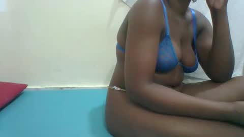 Snapshot of sexysleeky chatting on September 17, 2025, 12:01 am PAULINE online show from September 17, 2025, 12:01 am