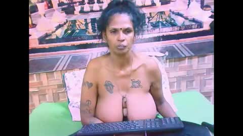 sexyva4u2luv online show from September 12, 2025, 7:25 pm