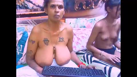 sexyva4u2luv online show from September 15, 2025, 9:31 am