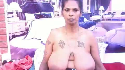 sexyva4u2luv online show from November 26, 2025, 7:37 pm