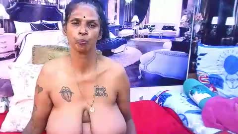 sexyva4u2luv online show from February 5, 2026, 10:20 am