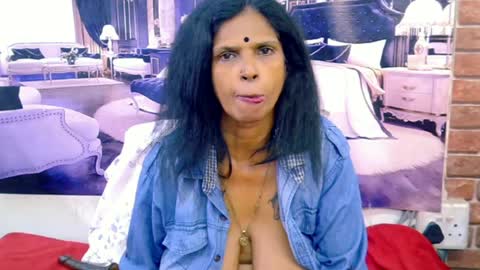 sexyva4u2luv online show from June 18, 2026, 9:09 am