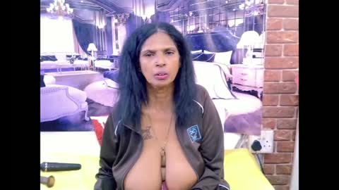 sexyva4u2luv online show from June 29, 2026, 11:21 am