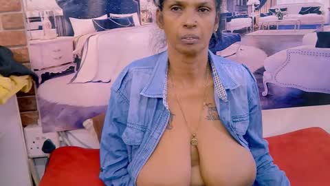 sexyva4u2luv online show from August 4, 2026, 6:32 pm