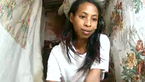 sexyvalie69 online show from September 22, 2025, 9:00 am