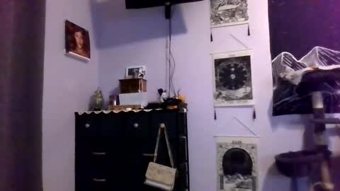Snapshot of sexywhitebunny2001 chatting on October 28, 2025, 3:32 am Alyssa Rene online show from October 28, 2025, 3:32 am