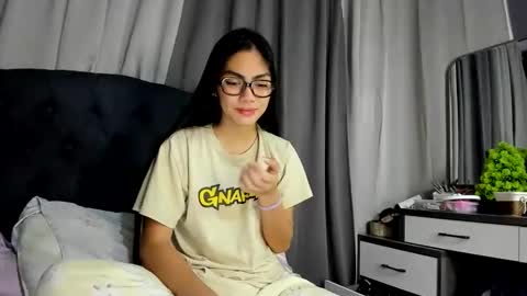 Snapshot of sexyxenaaa chatting on March 29, 2026, 12:16 pm Xenaaa online show from March 29, 2026, 12:16 pm