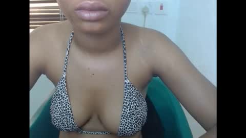 Snapshot of sexyxpeach chatting on February 13, 2026, 10:00 am sexyxpeach online show from February 13, 2026, 10:00 am