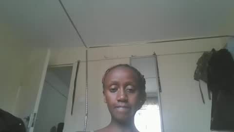 Snapshot of sexyy_tiny chatting on September 24, 2025, 10:29 am Mel online show from September 24, 2025, 10:29 am