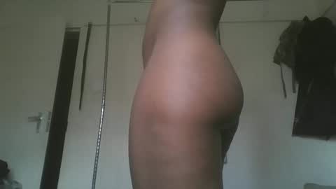 Snapshot of sexyy_tiny chatting on September 26, 2025, 9:57 am Mel online show from September 26, 2025, 9:57 am