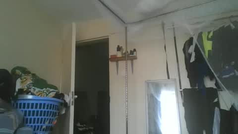 Snapshot of sexyy_tiny chatting on November 10, 2025, 9:41 am Mel online show from November 10, 2025, 9:41 am