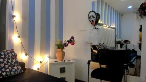 Snapshot of sexyymommy1 chatting on October 14, 2025, 11:44 am Mary online show from October 14, 2025, 11:44 am