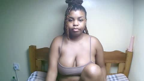 sexyyred_ online show from April 28, 2026, 4:06 am