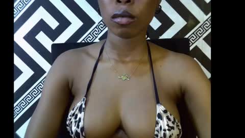 Snapshot of sezy_petite chatting on September 25, 2025, 10:46 pm Wealth online show from September 25, 2025, 10:46 pm