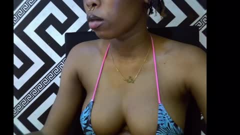 Snapshot of sezy_petite chatting on September 27, 2025, 11:21 pm Wealth online show from September 27, 2025, 11:21 pm