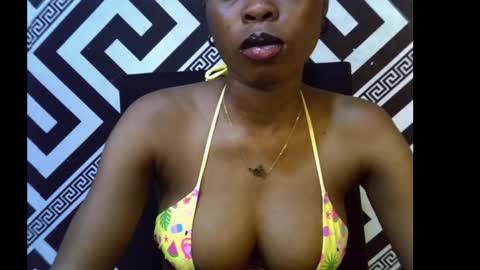 Snapshot of sezy_petite chatting on October 13, 2025, 8:25 am Wealth online show from October 13, 2025, 8:25 am