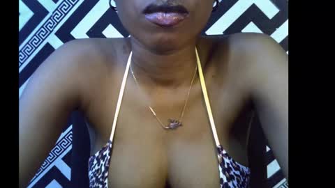 Snapshot of sezy_petite chatting on October 17, 2025, 7:38 pm Wealth online show from October 17, 2025, 7:38 pm