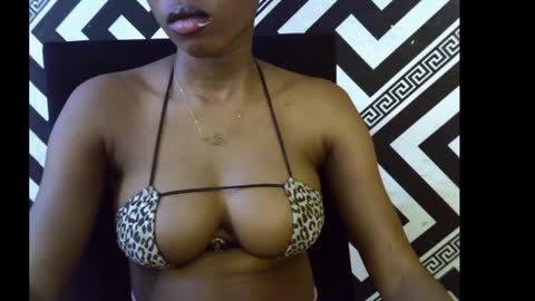 Snapshot of sezy_petite chatting on October 27, 2025, 9:19 pm Wealth online show from October 27, 2025, 9:19 pm