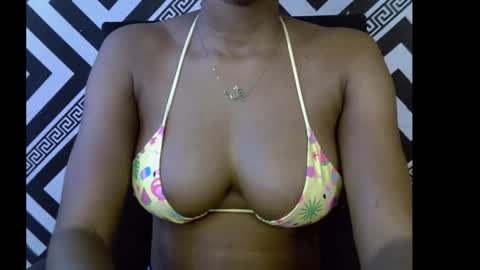 Snapshot of sezy_petite chatting on October 28, 2025, 10:34 pm Wealth online show from October 28, 2025, 10:34 pm