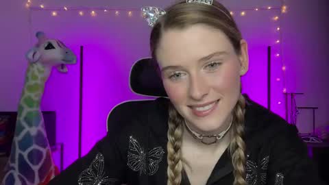 Snapshot of shadebabe chatting on December 14, 2024, 5:18 am shadebabe online show from December 14, 2024, 5:18 am
