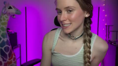 Snapshot of shadebabe chatting on January 28, 2025, 7:22 am shadebabe online show from January 28, 2025, 7:22 am