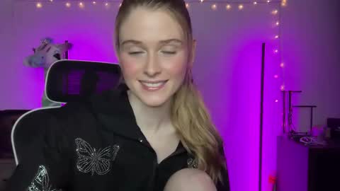 Snapshot of shadebabe chatting on March 9, 2025, 7:01 am shadebabe online show from March 9, 2025, 7:01 am
