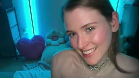 Snapshot of shadebabe chatting on April 8, 2026, 2:17 pm shadebabe online show from April 8, 2026, 2:17 pm