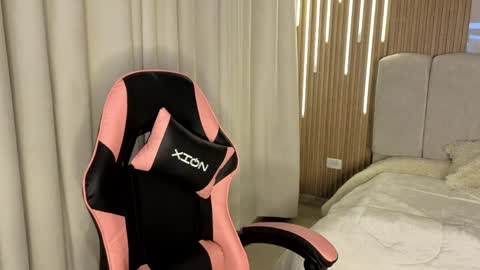 Snapshot of shalomm_ chatting on April 7, 2026, 2:34 am shalomm_ online show from April 7, 2026, 2:34 am