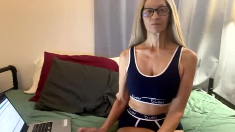 Shaman Woman online show from January 15, 2026, 1:54 am