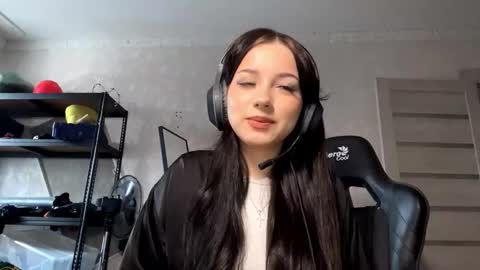Snapshot of shanaecornish chatting on October 19, 2025, 6:25 am Viola online show from October 19, 2025, 6:25 am