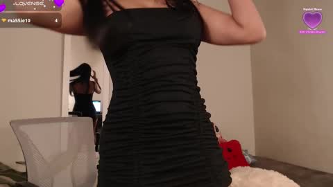 Snapshot of shani_broks chatting on December 10, 2024, 7:32 pm Hi im Shani your dreams came true 3 online show from December 10, 2024, 7:32 pm