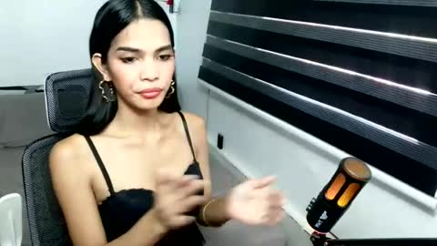 shanleehotcreammy online show from June 19, 2026, 3:55 am